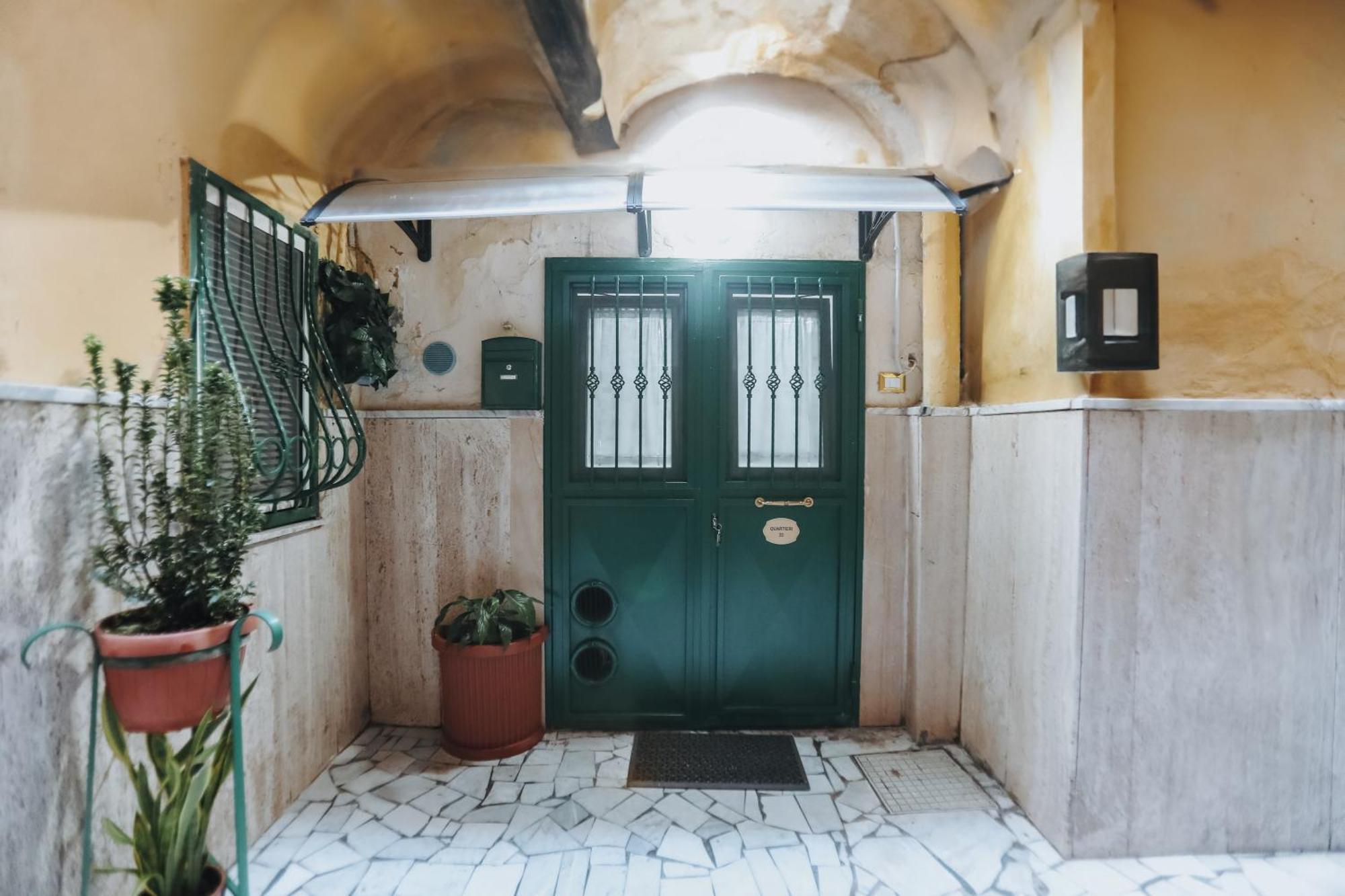 Bnb Quartieri 33 Neapel Exteriör bild